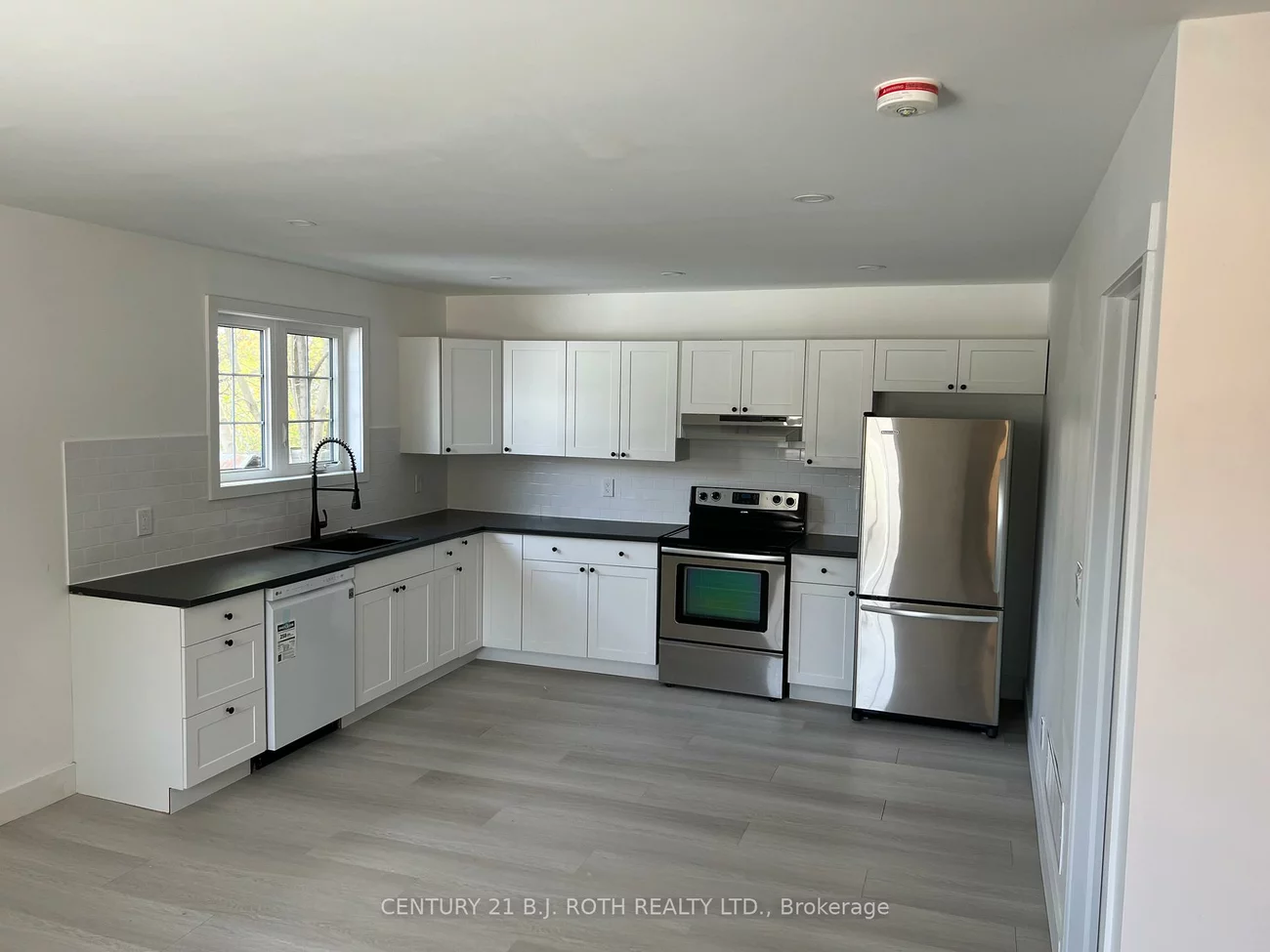 108, Maple, Queen's Park, Barrie
