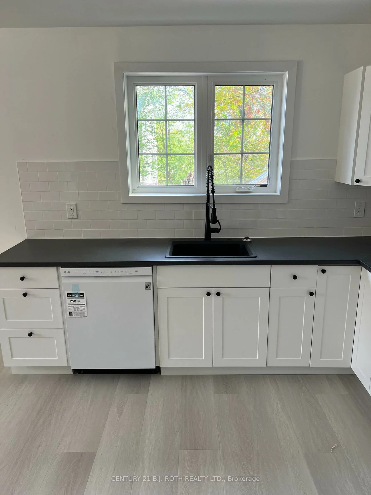 108, Maple, Queen's Park, Barrie