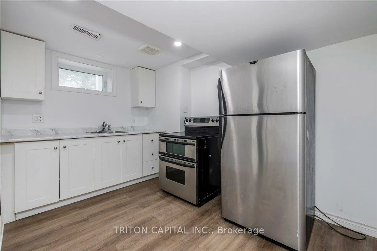 54, Henry, Lakeshore, Barrie