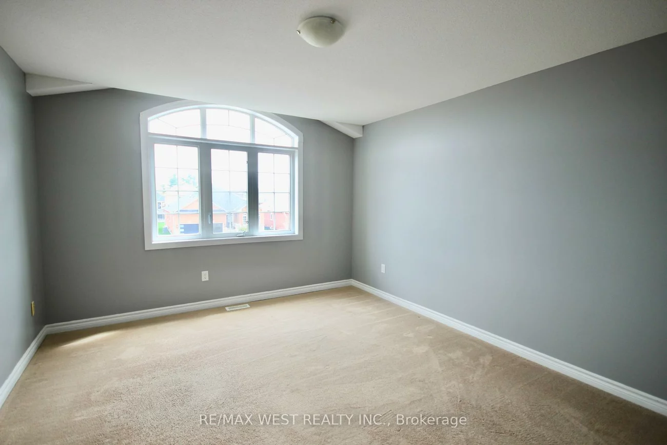 152, The Queensway, Innis-Shore, Barrie