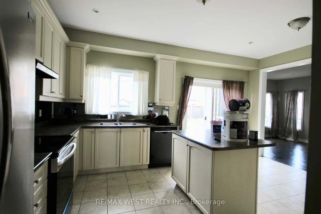152, The Queensway, Innis-Shore, Barrie