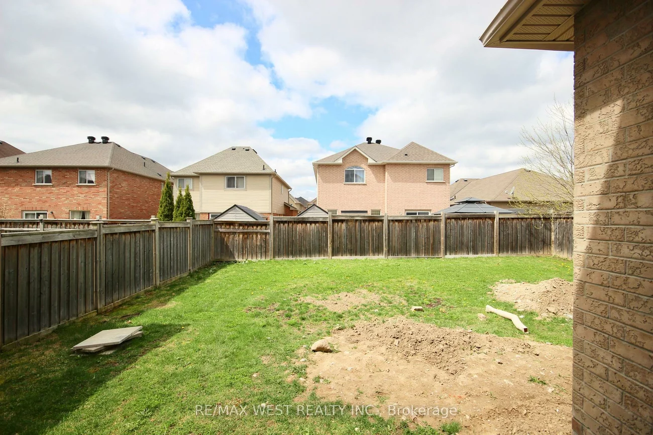 152, The Queensway, Innis-Shore, Barrie