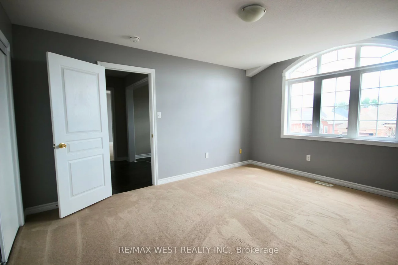 152, The Queensway, Innis-Shore, Barrie