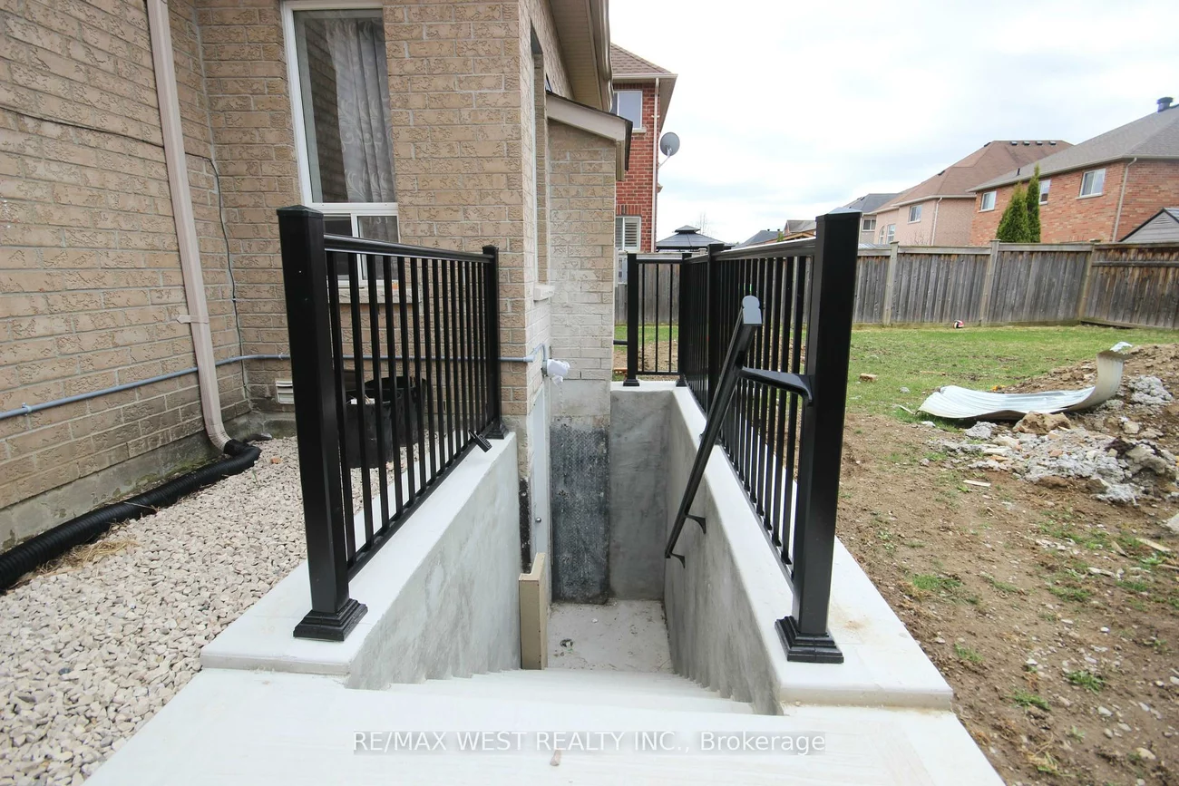 152, Queensway, Innis-Shore, Barrie