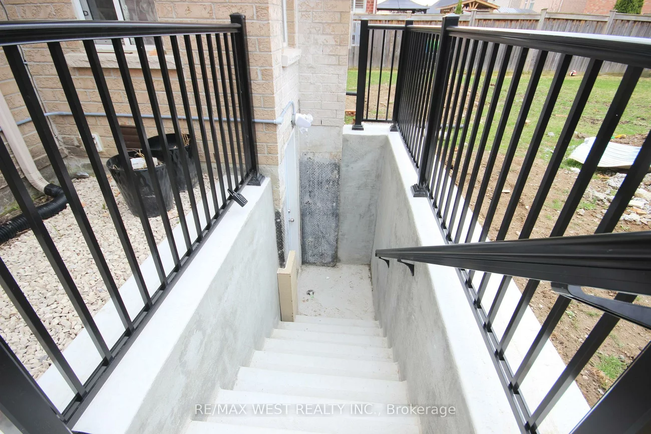 152, Queensway, Innis-Shore, Barrie