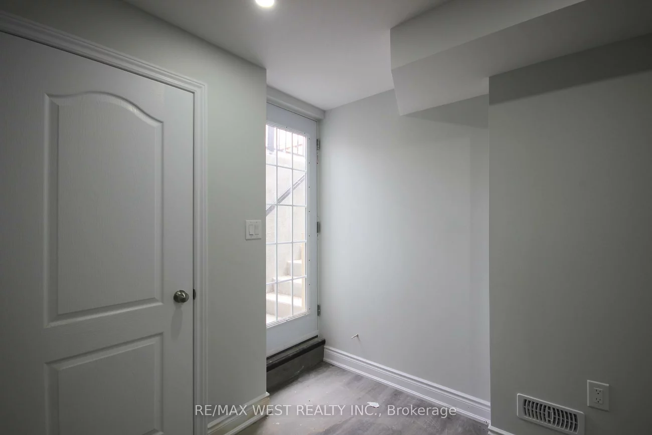 152, Queensway, Innis-Shore, Barrie