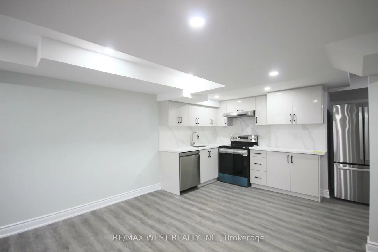 152, Queensway, Innis-Shore, Barrie