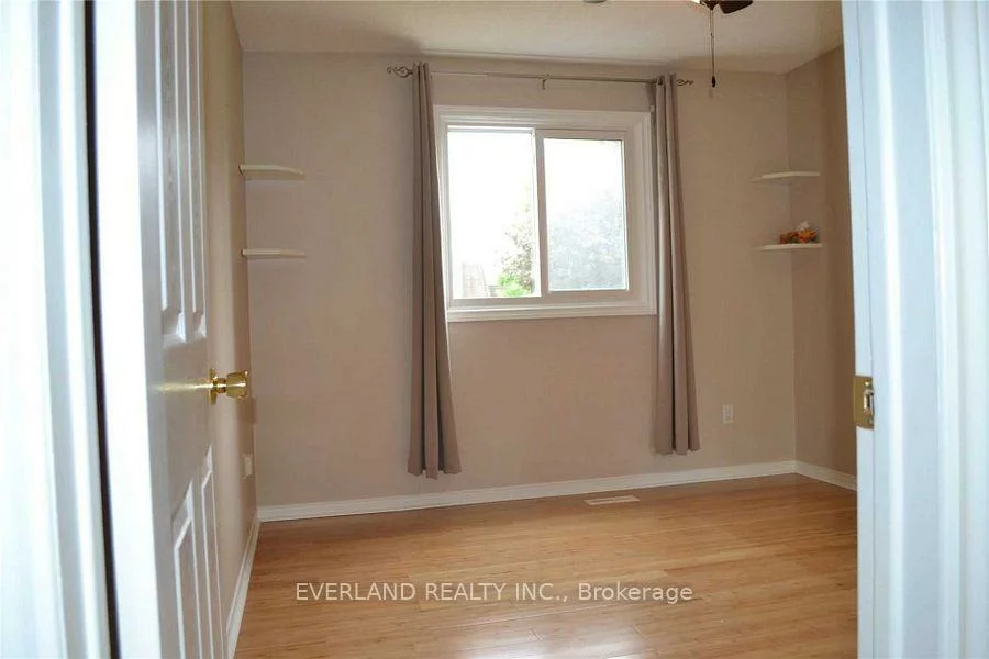 12, Eileen, Allandale Heights, Barrie