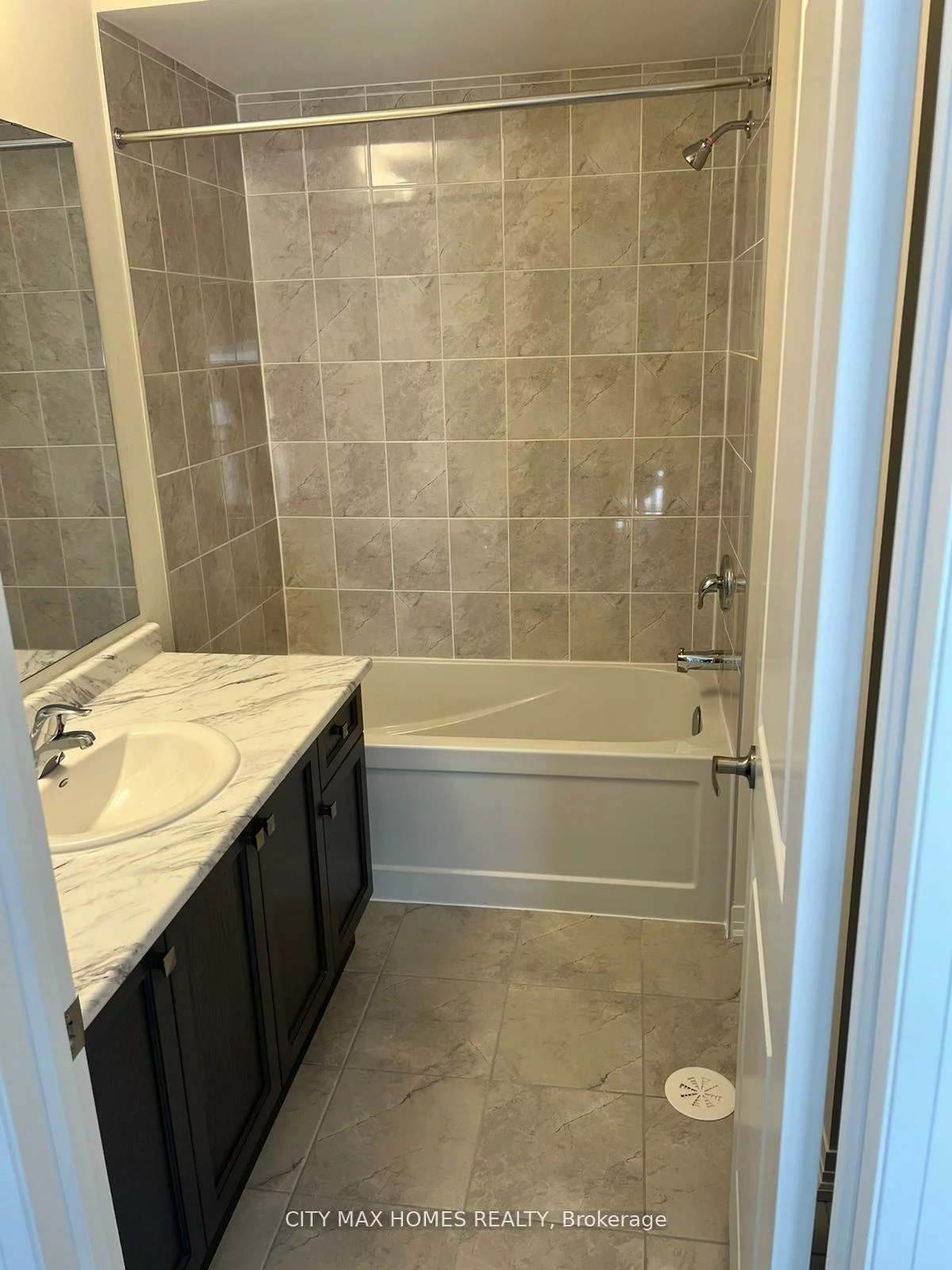 15, Cherry Hill, Painswick South, Barrie