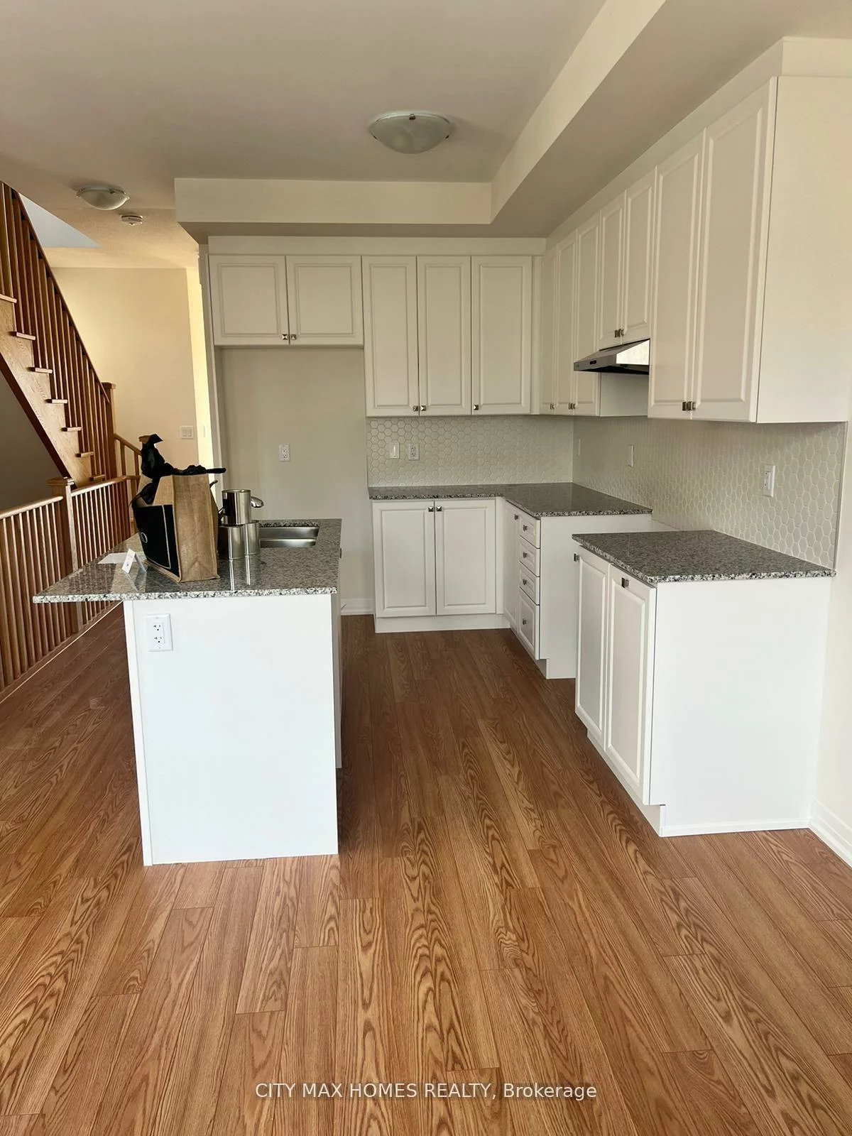15, Cherry Hill, Painswick South, Barrie