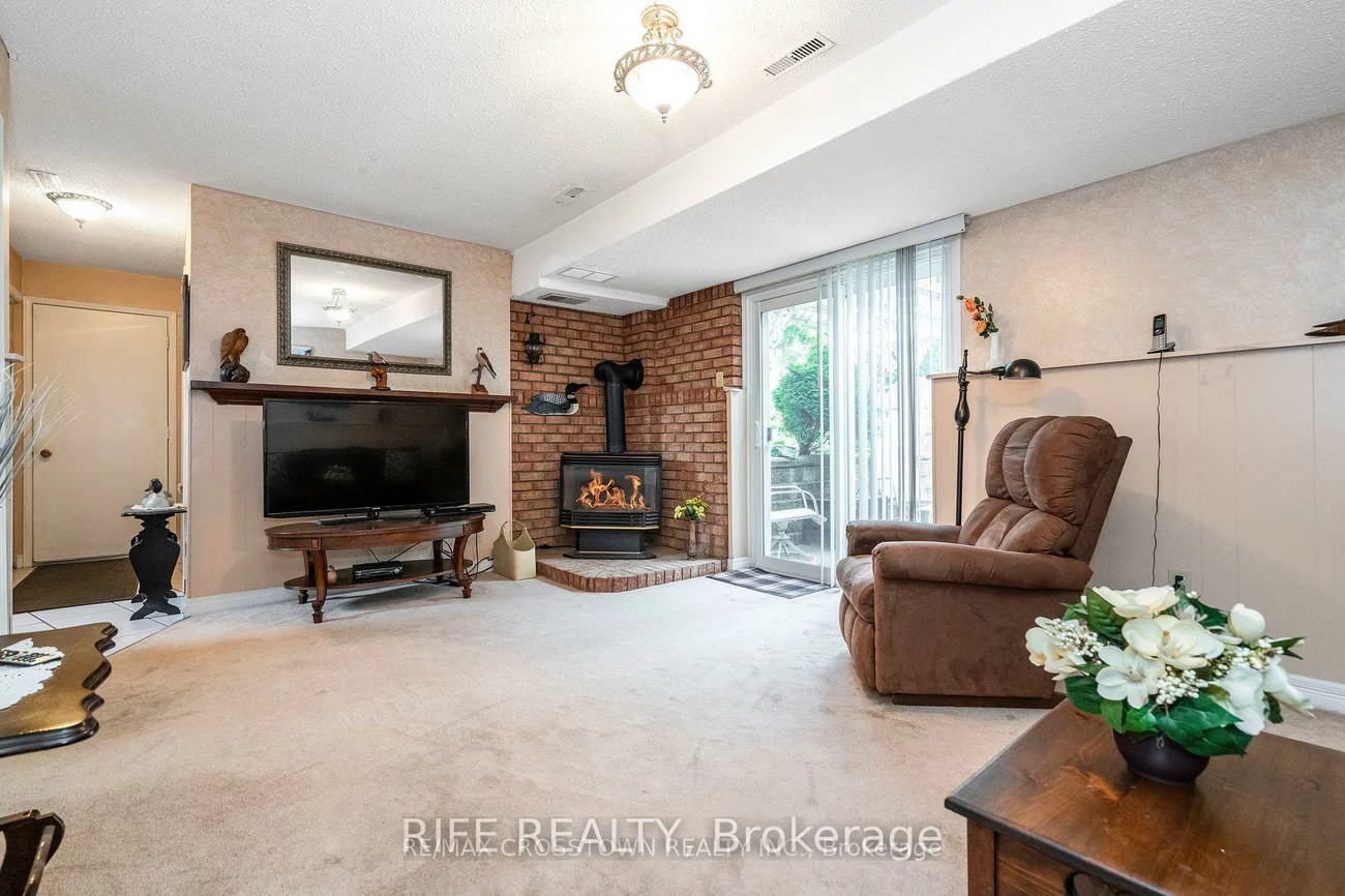 27, Janice, Sunnidale, Barrie