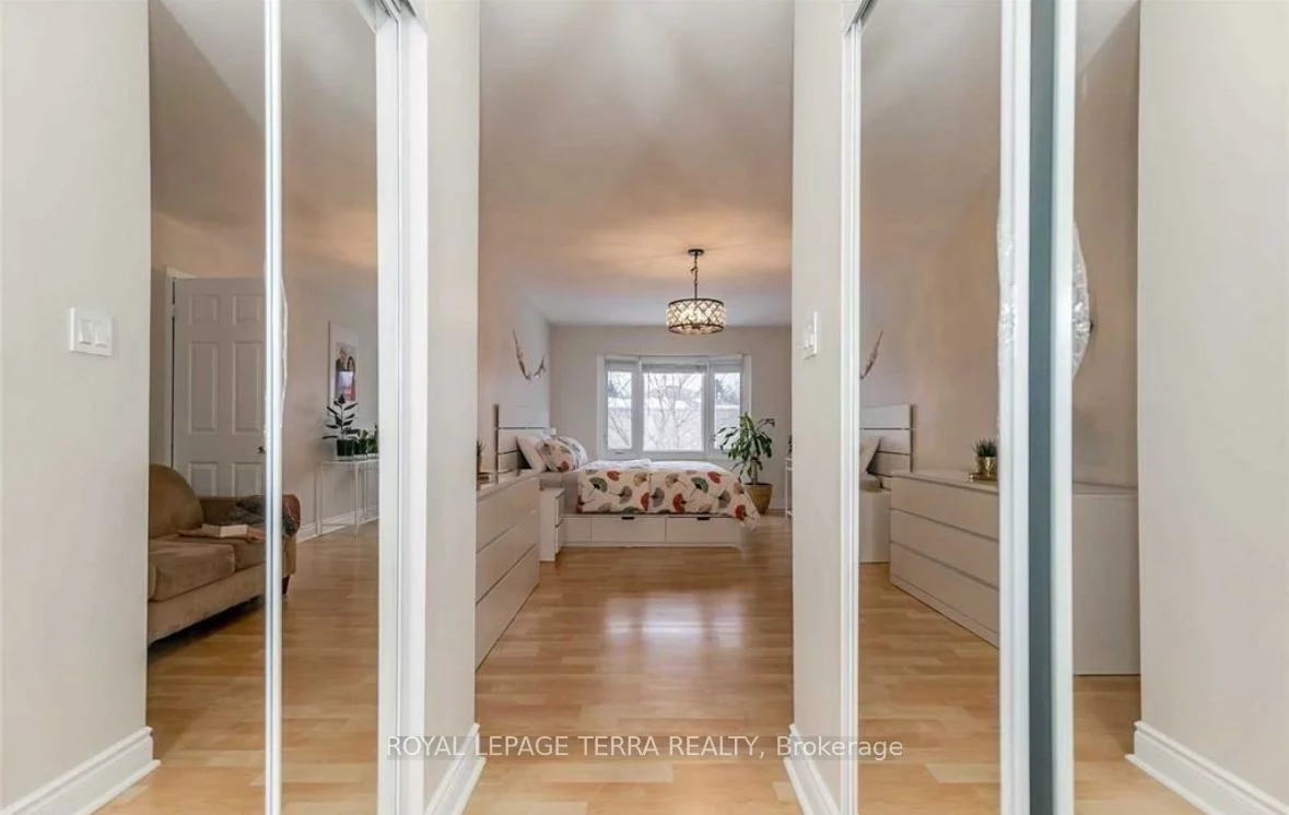 44, Carruthers, Grove East, Barrie