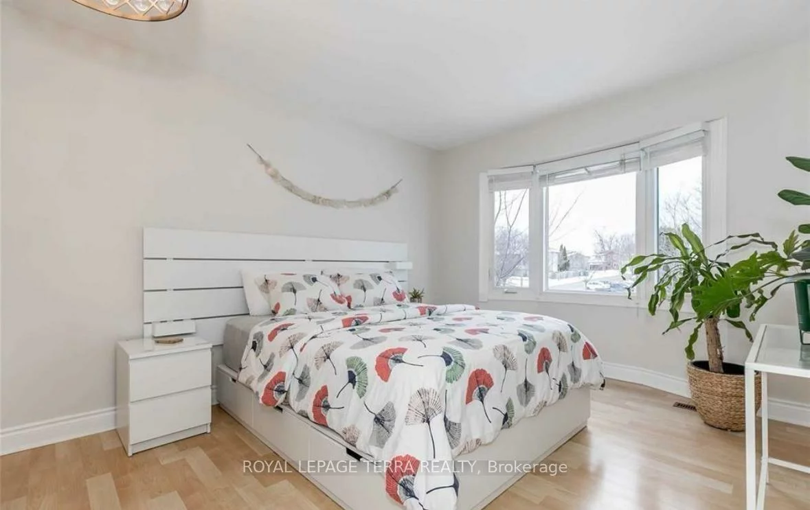 44, Carruthers, Grove East, Barrie