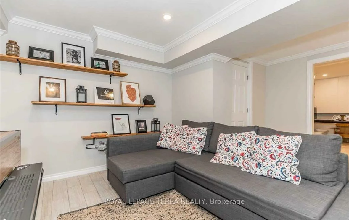 44, Carruthers, Grove East, Barrie