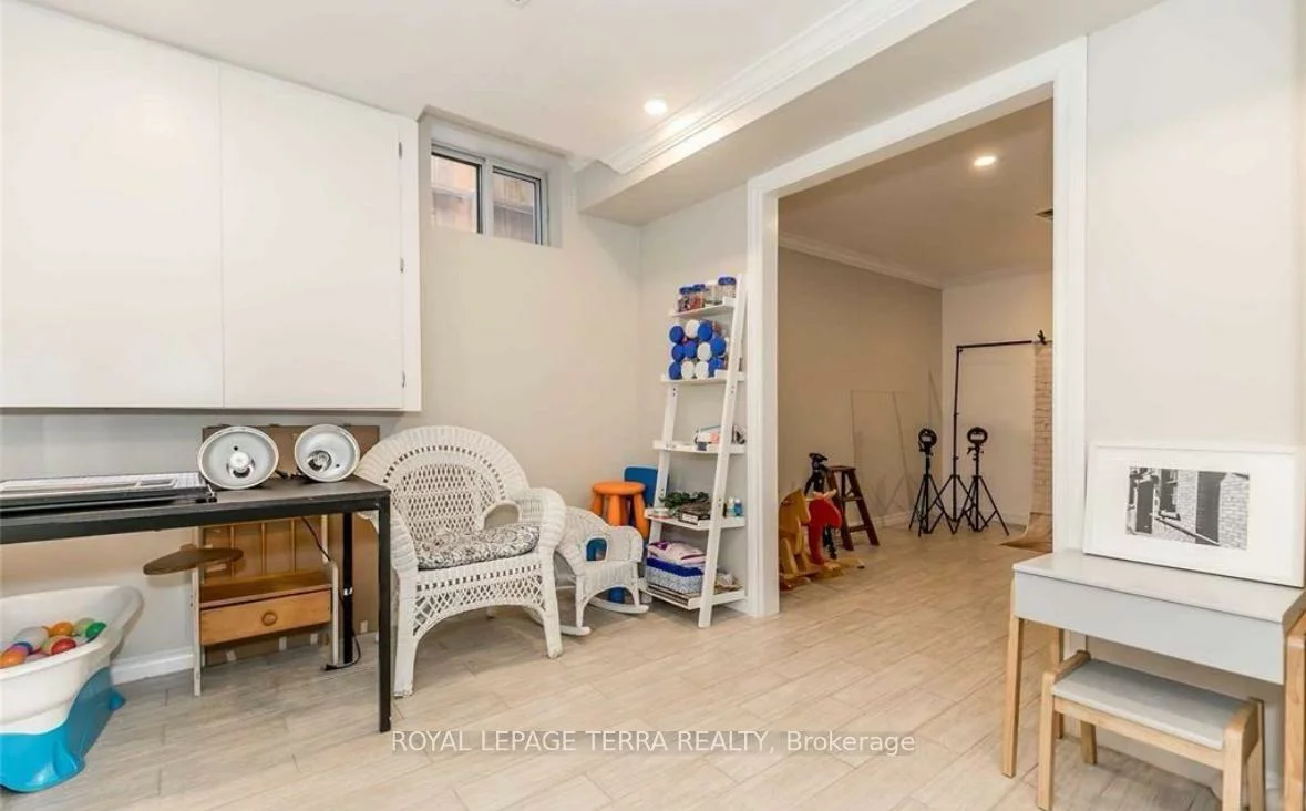 44, Carruthers, Grove East, Barrie