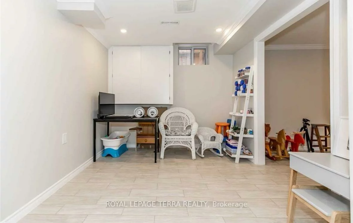 44, Carruthers, Grove East, Barrie