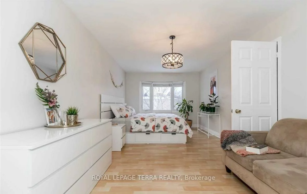 44, Carruthers, Grove East, Barrie