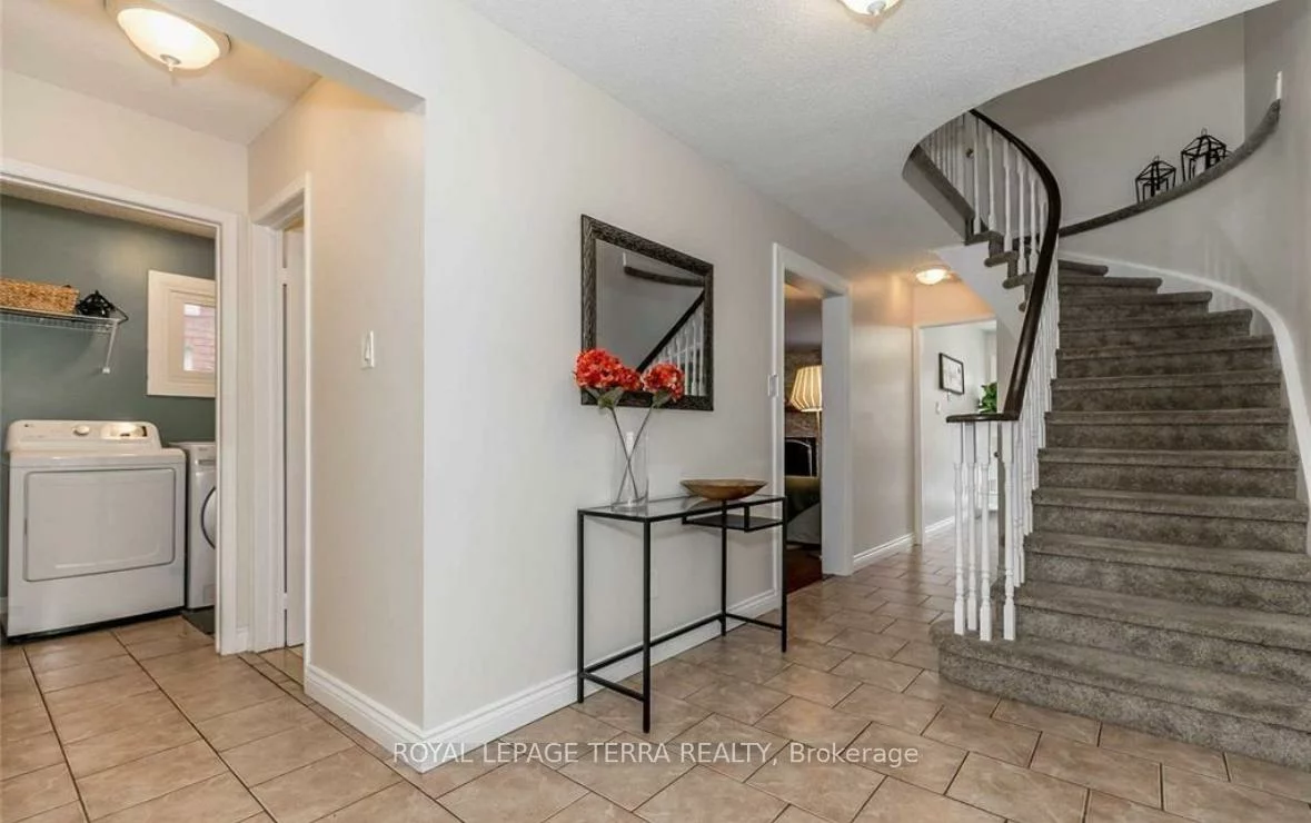 44, Carruthers, Grove East, Barrie