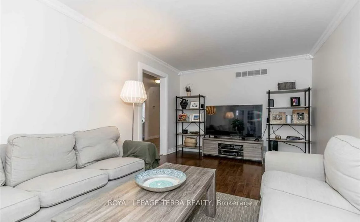 44, Carruthers, Grove East, Barrie