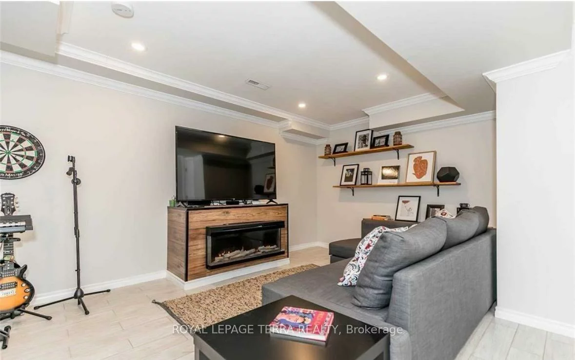 44, Carruthers, Grove East, Barrie