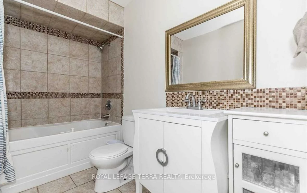 44, Carruthers, Grove East, Barrie