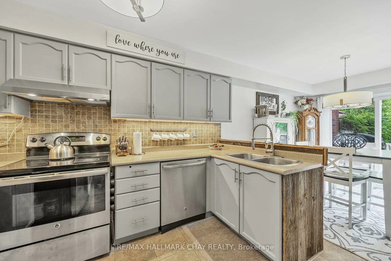 44, Pickett, Innis-Shore, Barrie