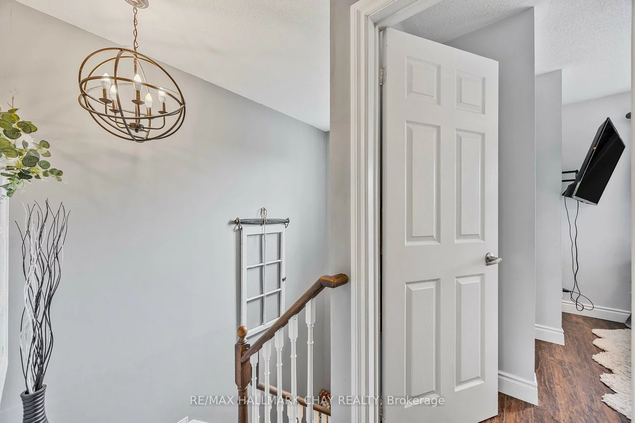 44, Pickett, Innis-Shore, Barrie