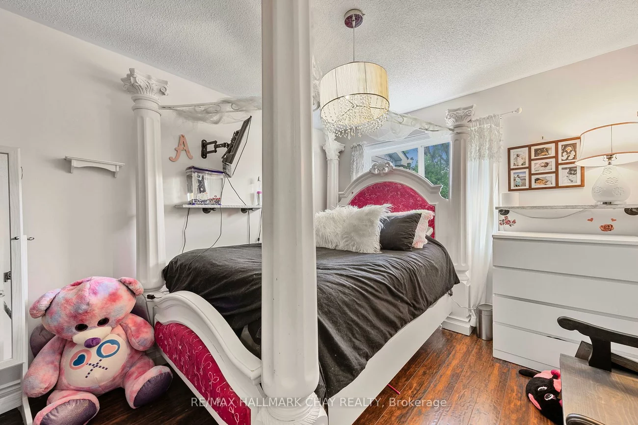 44, Pickett, Innis-Shore, Barrie