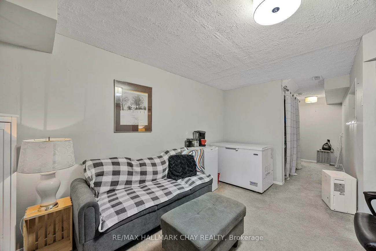 44, Pickett, Innis-Shore, Barrie