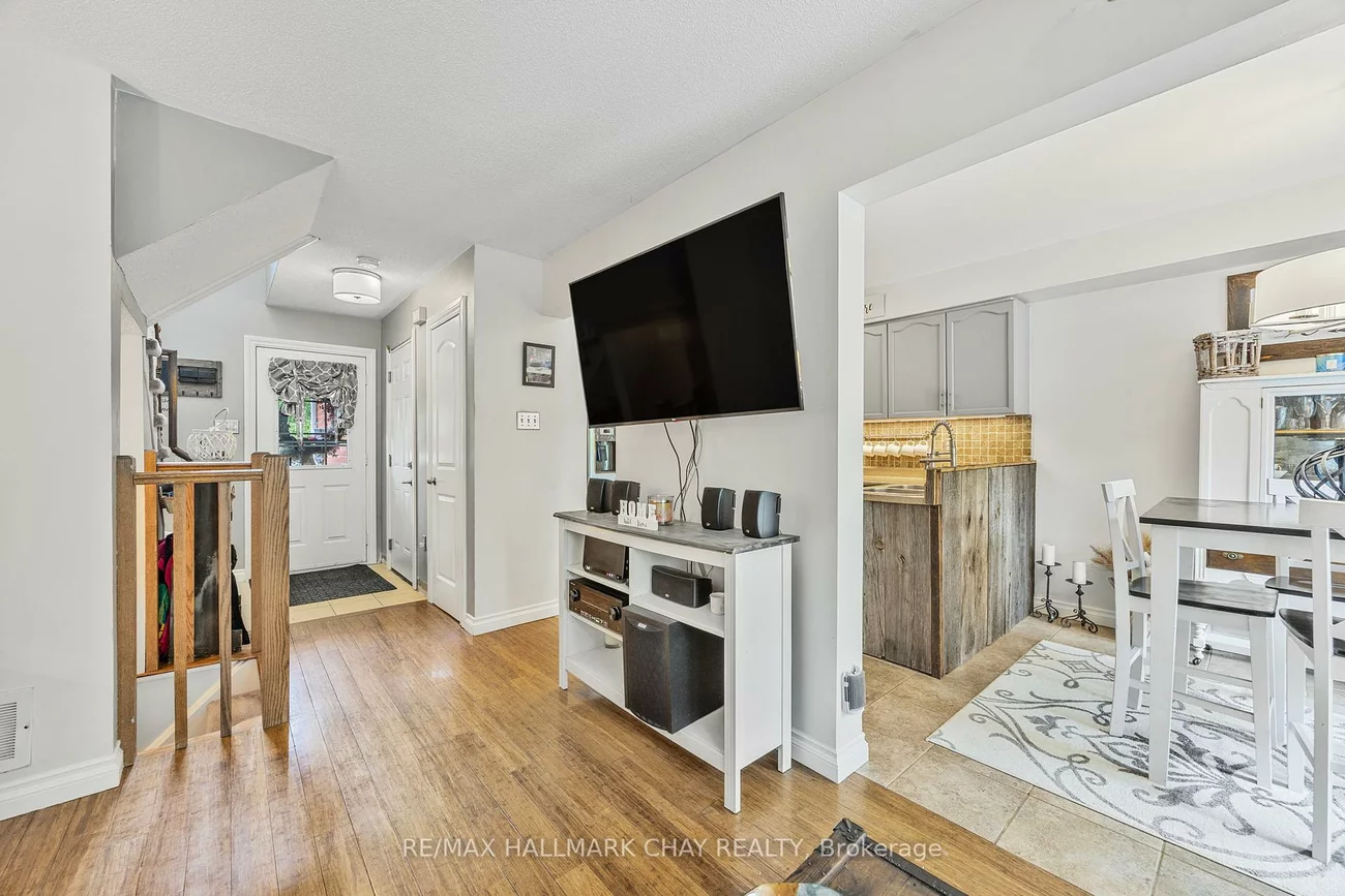 44, Pickett, Innis-Shore, Barrie
