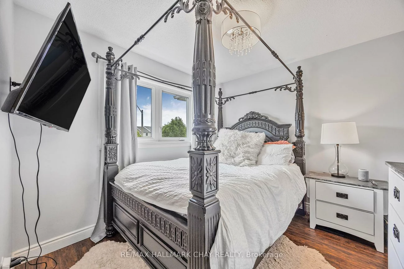 44, Pickett, Innis-Shore, Barrie