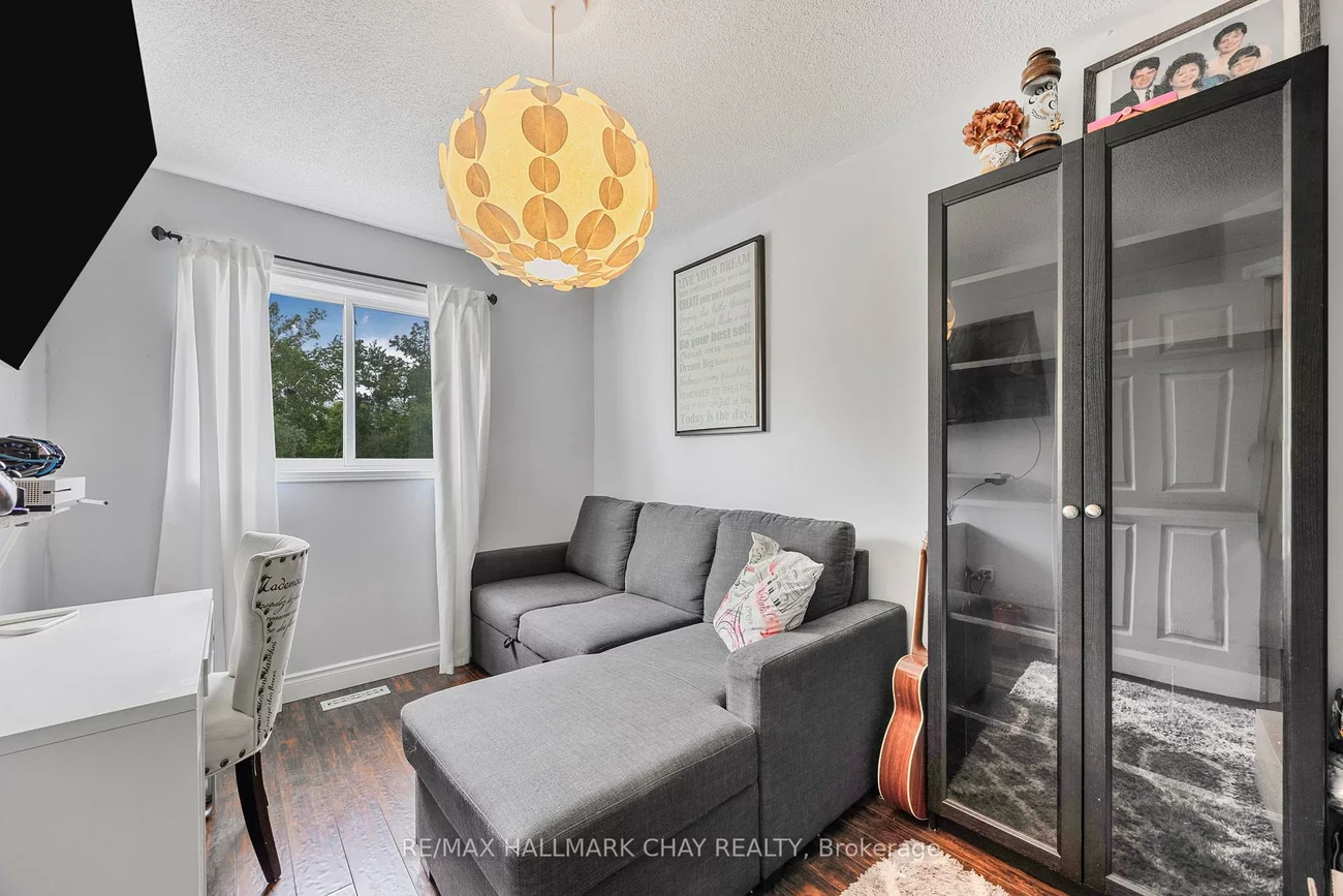 44, Pickett, Innis-Shore, Barrie