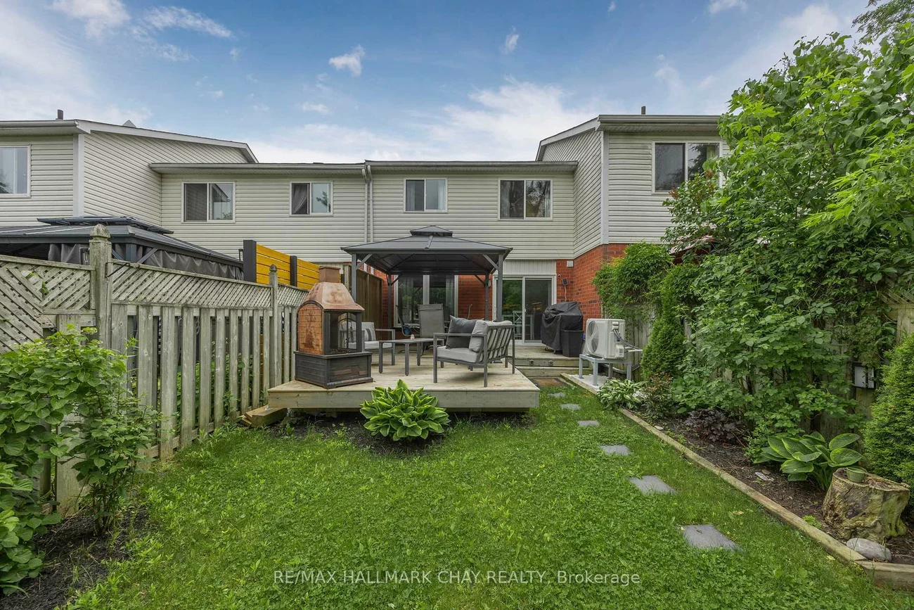 44, Pickett, Innis-Shore, Barrie