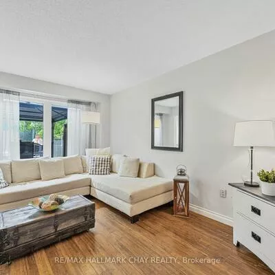 44, Pickett, Innis-Shore, Barrie