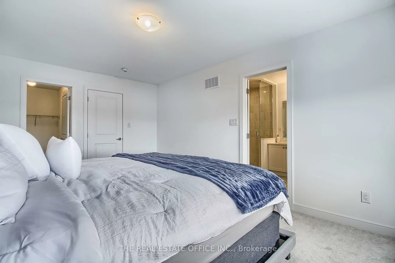 40, Blue Forest, Innis-Shore, Barrie