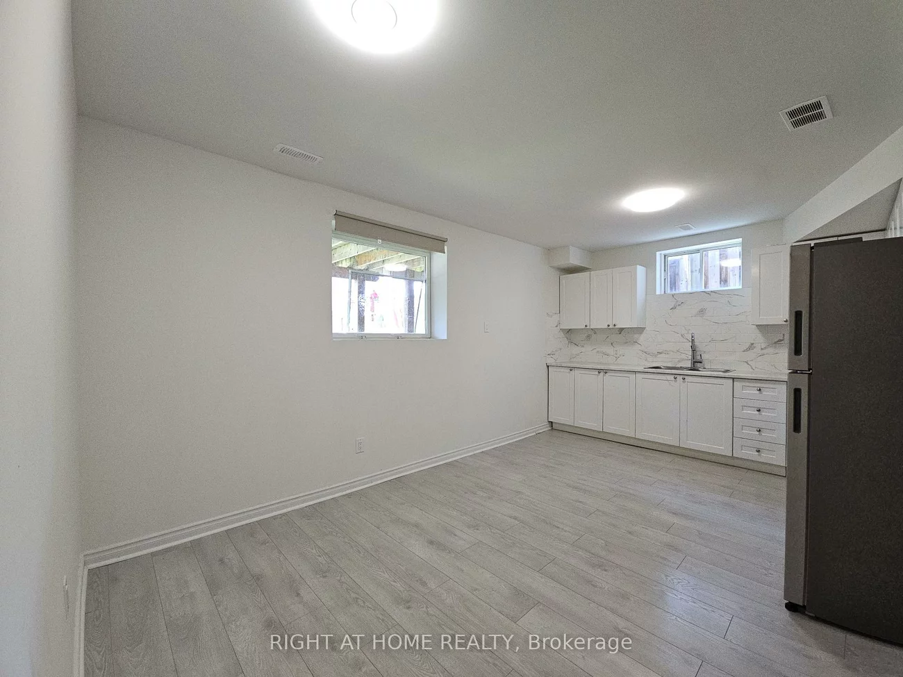 129, Dean, Painswick South, Barrie