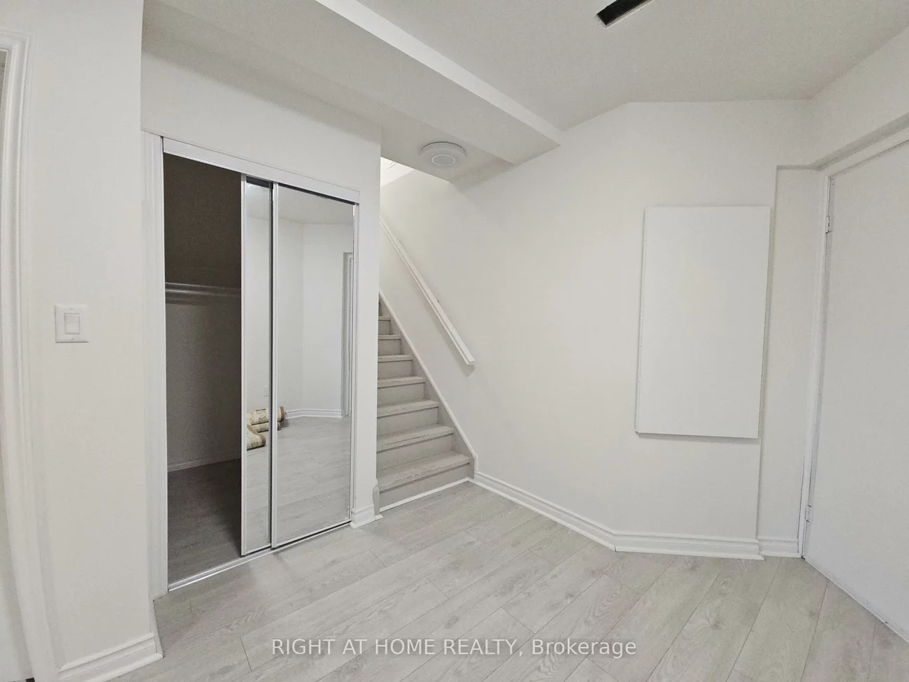 129, Dean, Painswick South, Barrie