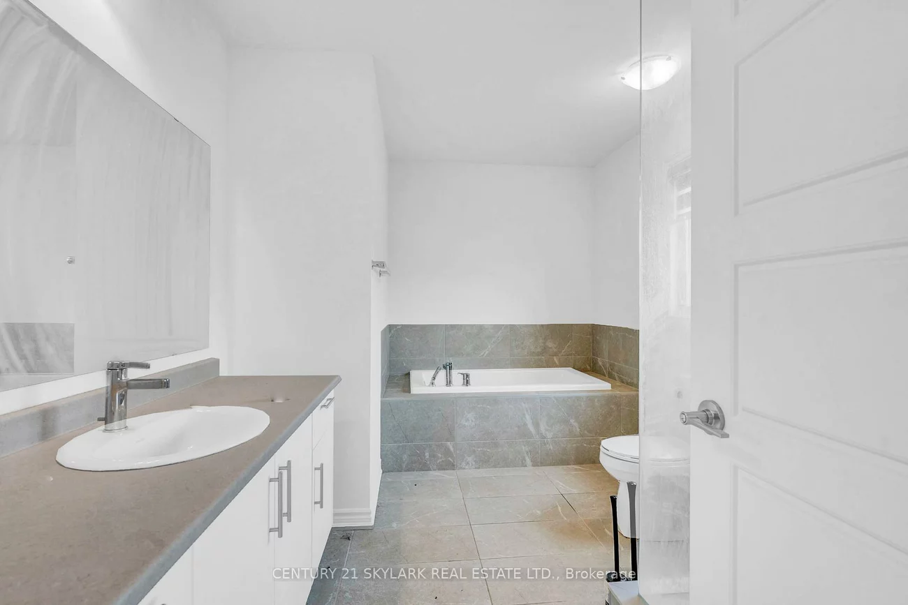 118, Shepherd, Painswick South, Barrie