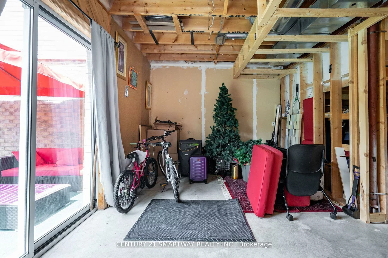 56, Pickett, Painswick North, Barrie