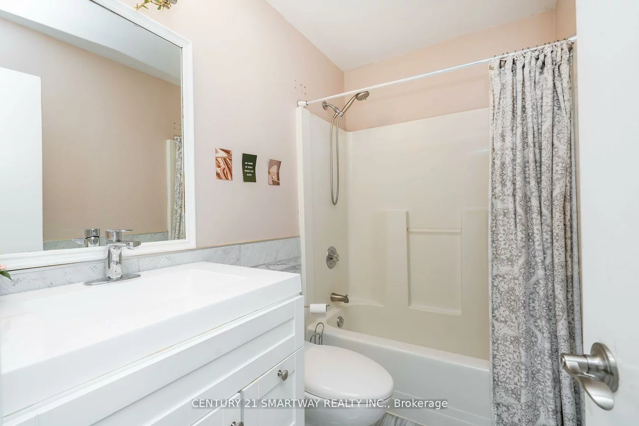 56, Pickett, Painswick North, Barrie