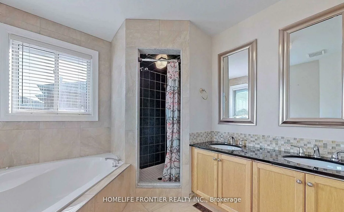 82, Grace, Painswick South, Barrie