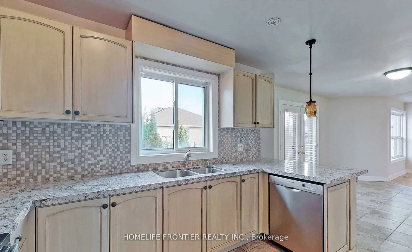 82, Grace, Painswick South, Barrie