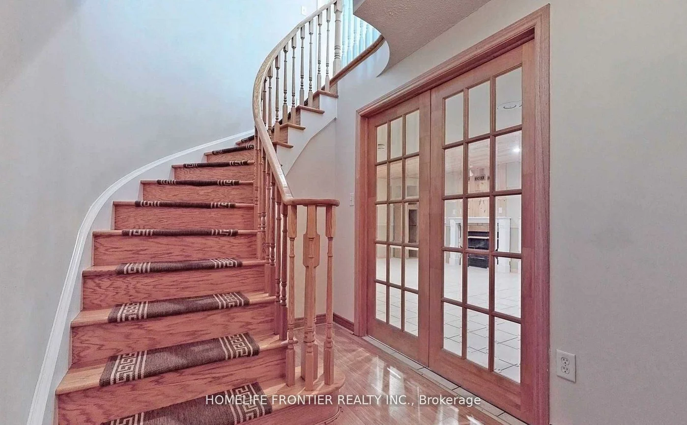 82, Grace, Painswick South, Barrie