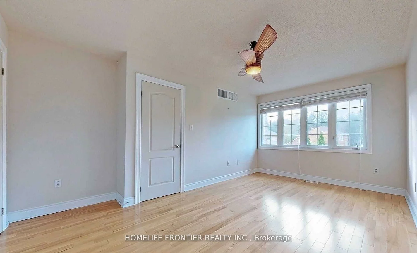82, Grace, Painswick South, Barrie