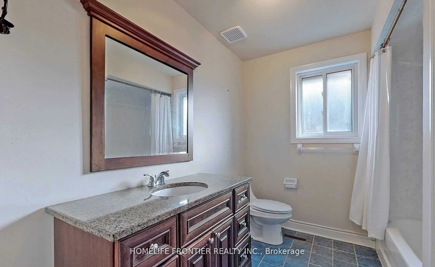82, Grace, Painswick South, Barrie