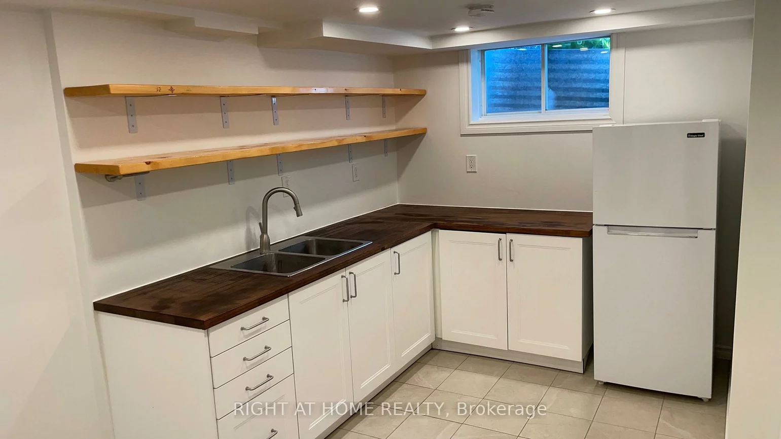 28, Golfdale, Sunnidale, Barrie