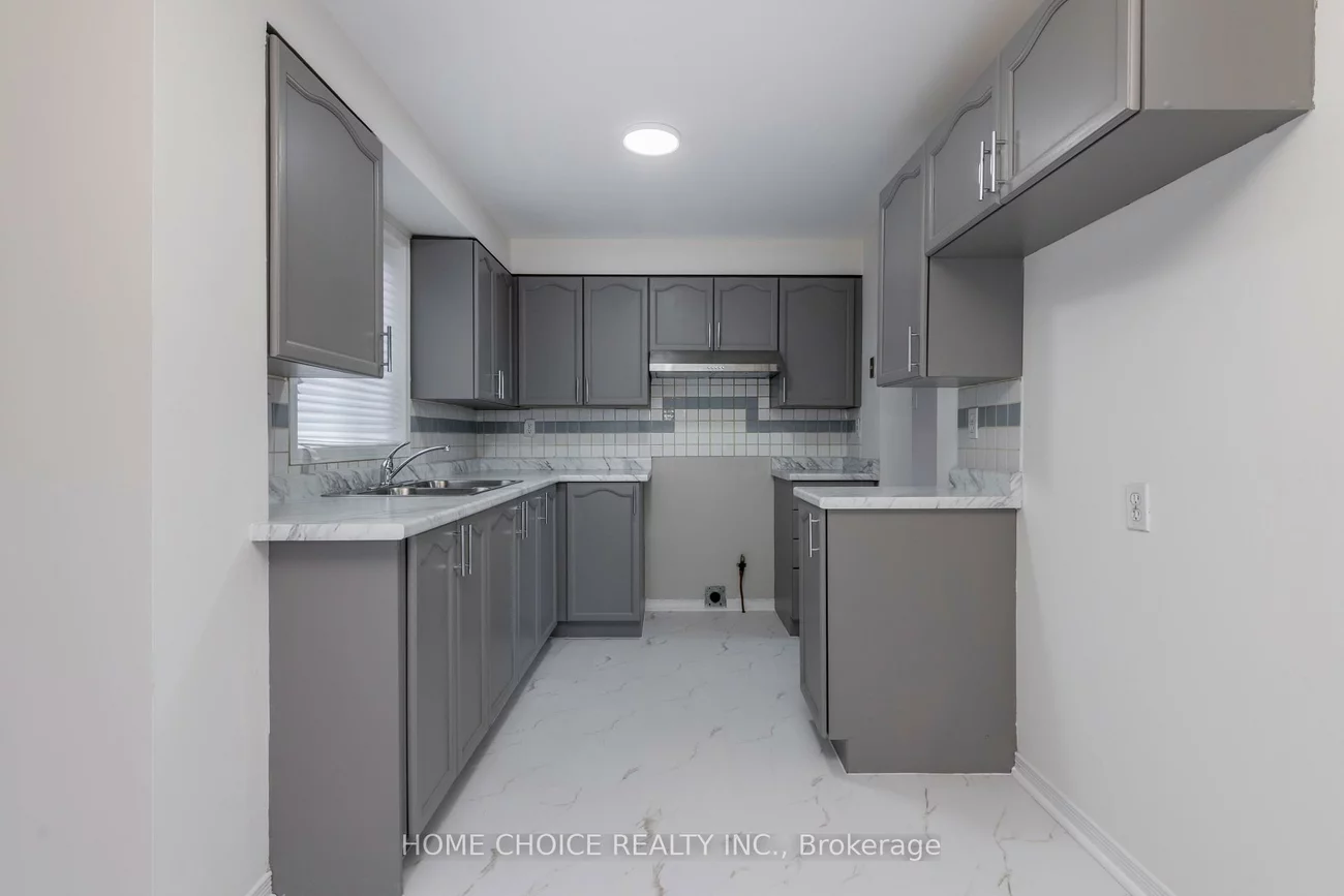 17, Orok, Grove East, Barrie