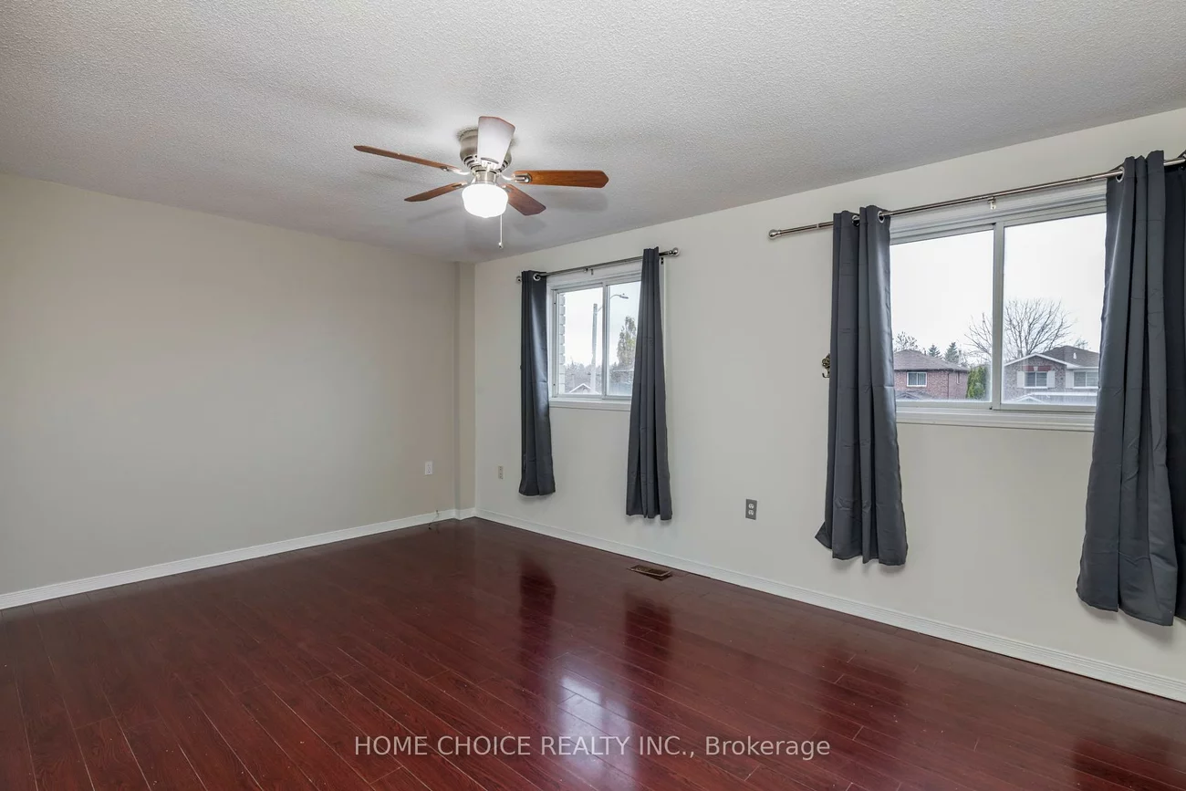 17, Orok, Grove East, Barrie