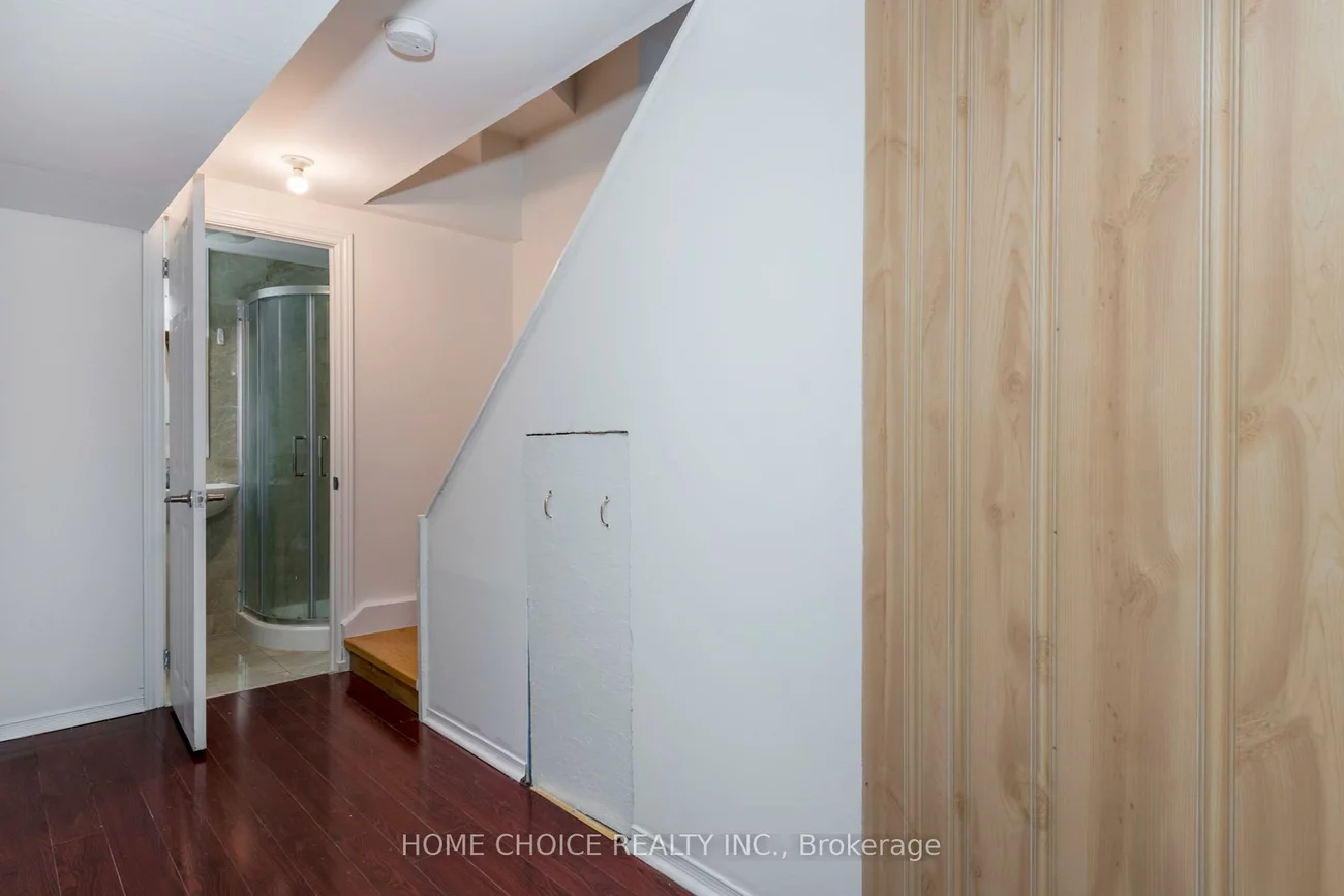 17, Orok, Grove East, Barrie