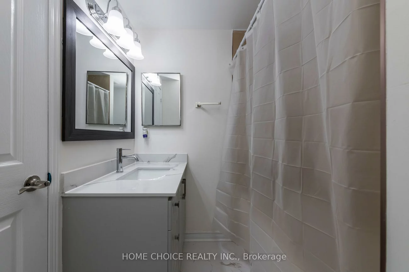 17, Orok, Grove East, Barrie